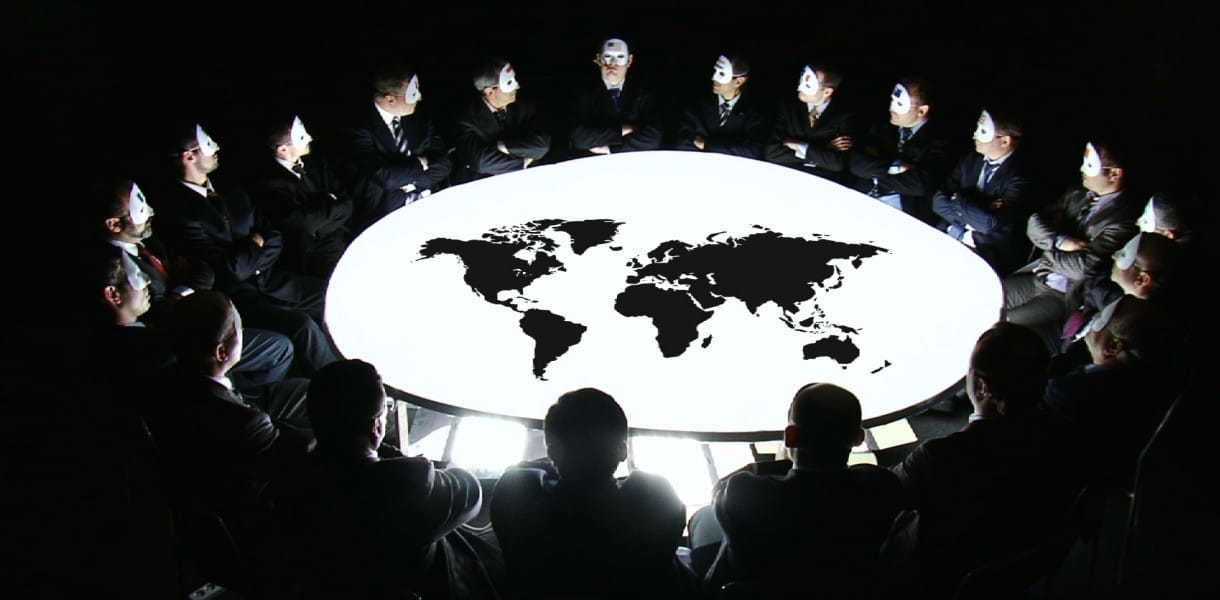 "Акция по дискредитации". Как власти используют конспирологию, чтобы избежать изменений