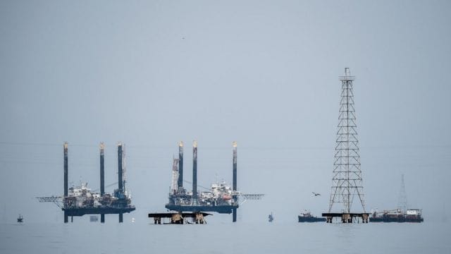Страны ОПЕК+ договорились увеличить добычу нефти с января на 500 тысяч баррелей в сутки
