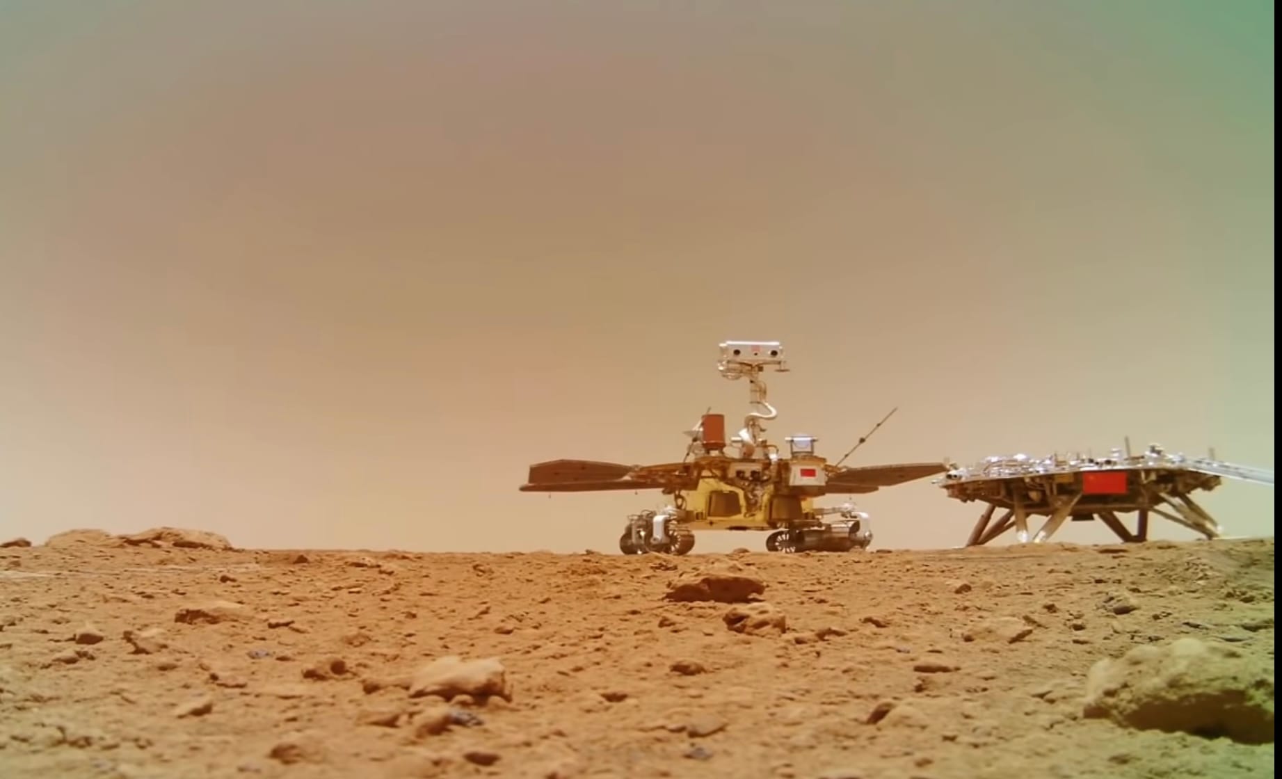 Космическое управление Китая показало видео, снятое на Марсе 