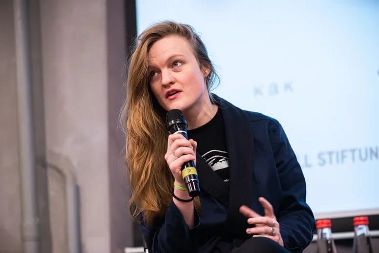 Бывшего редактора DOXA задержали в зале суда после речи ее коллеги, посвященной войне в Украине и репрессиям