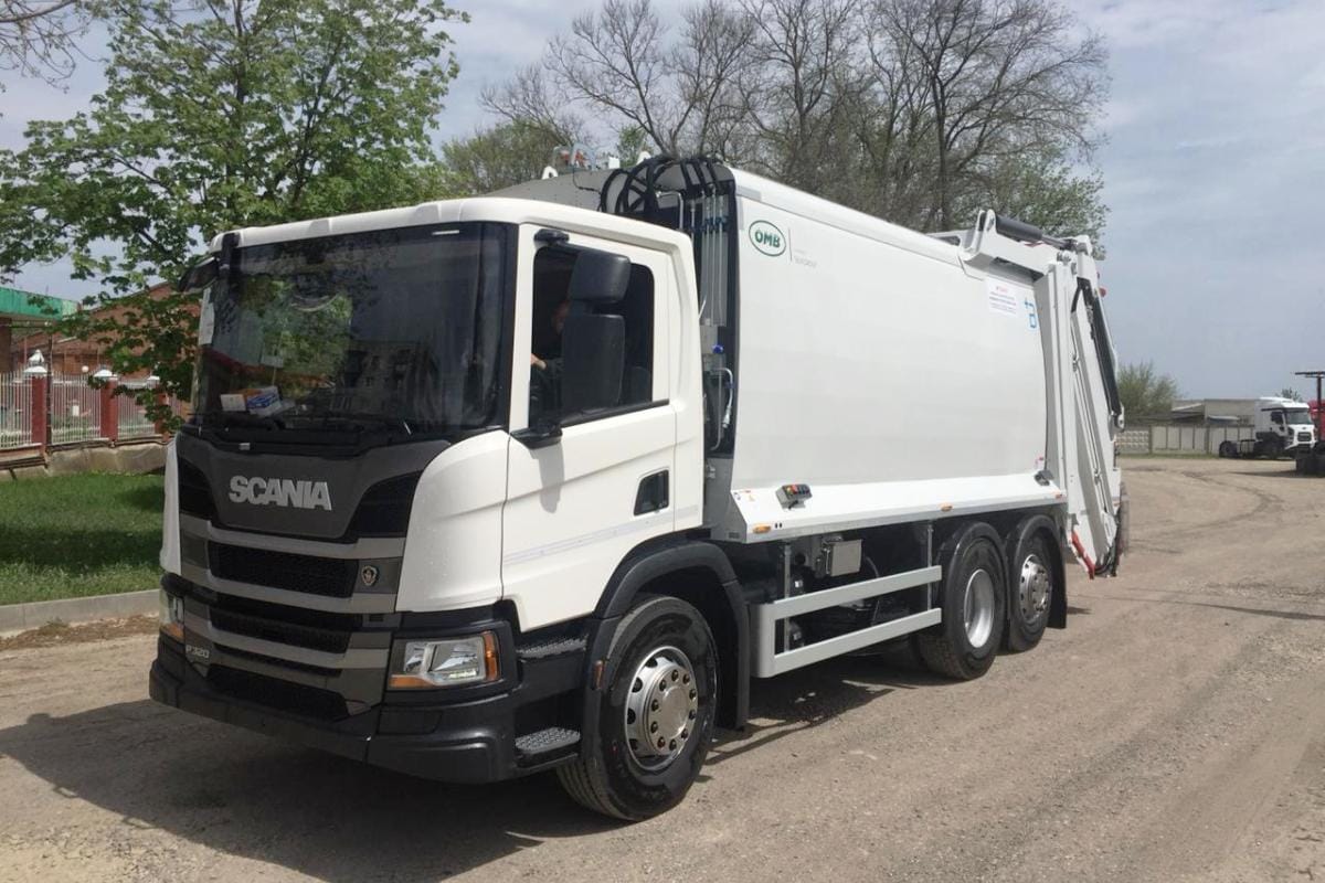 Российским компаниям из-за санкций придется заменить 25% мусоровозов. Они остались без импортных запчастей