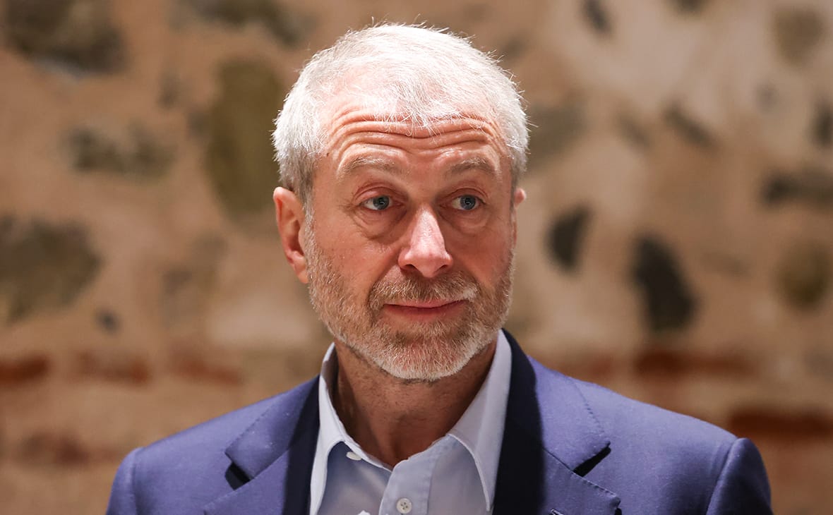 Абрамович оспаривает санкции ЕС и Великобритании. Он утверждает, что заплатил на Западе налогов больше, чем в России