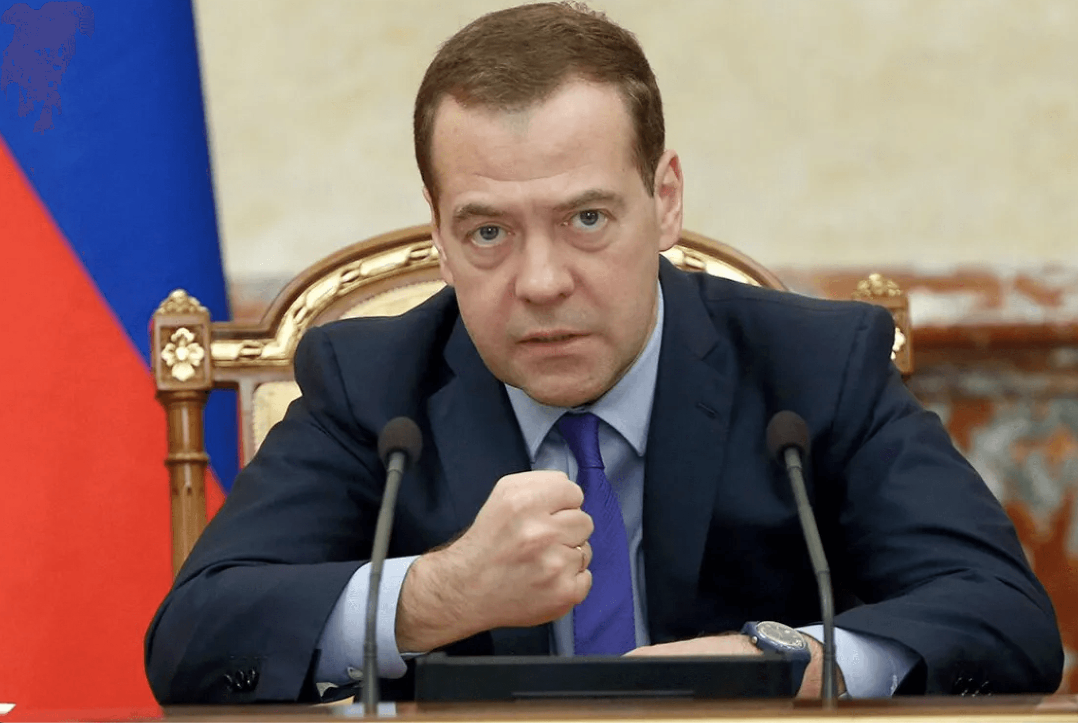 Медведев пообещал отомстить за блокировку YouTube-канала Дмитрия «Гоблина» Пучкова