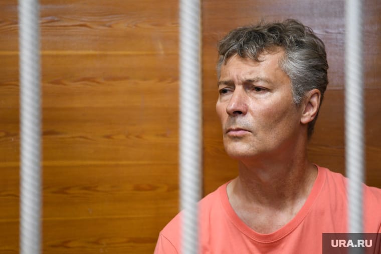 К Ройзману после пробежки пришла инспектор ФСИН. Позже в ведомстве признали, что нарушений со стороны политика не было