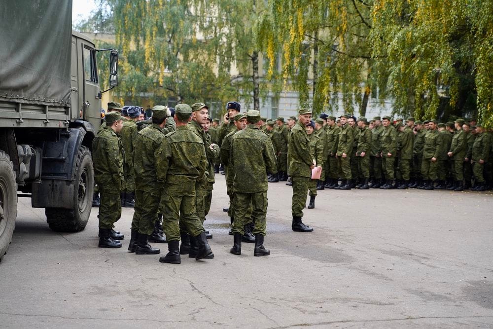 ВИЧ-положительным россиянам приходят повестки, несмотря на диагноз. Один уже направлен на сборный пункт