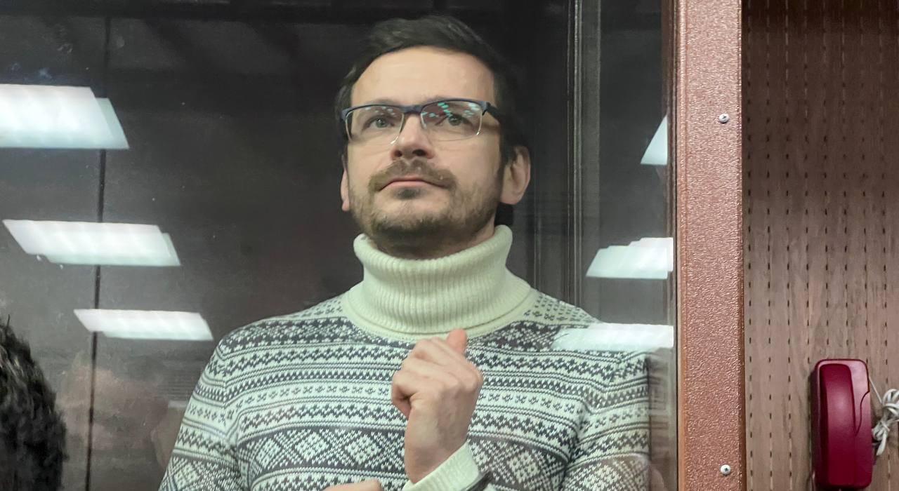 «Начальство сказало, что ты должен страдануть». Илья Яшин написал, что его этапировали в Удмуртию