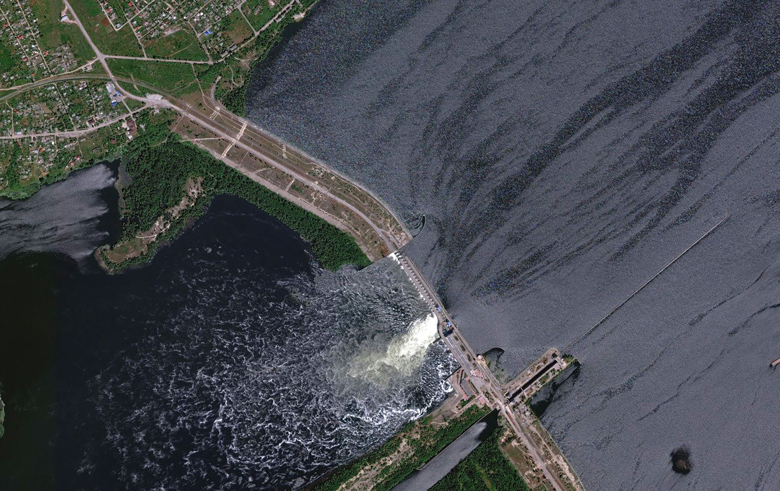 Разрушение Каховской ГЭС, ВСУ активизируются под Бахмутом и в Запорожской области. Что происходит на фронте