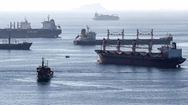 Минобороны России будет считать все суда в Черном море, идущие в украинские порты, военными