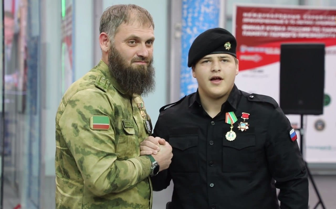 15-летний Адам Кадыров получил новые награды после избиения Никиты Журавеля. У него их уже девять
