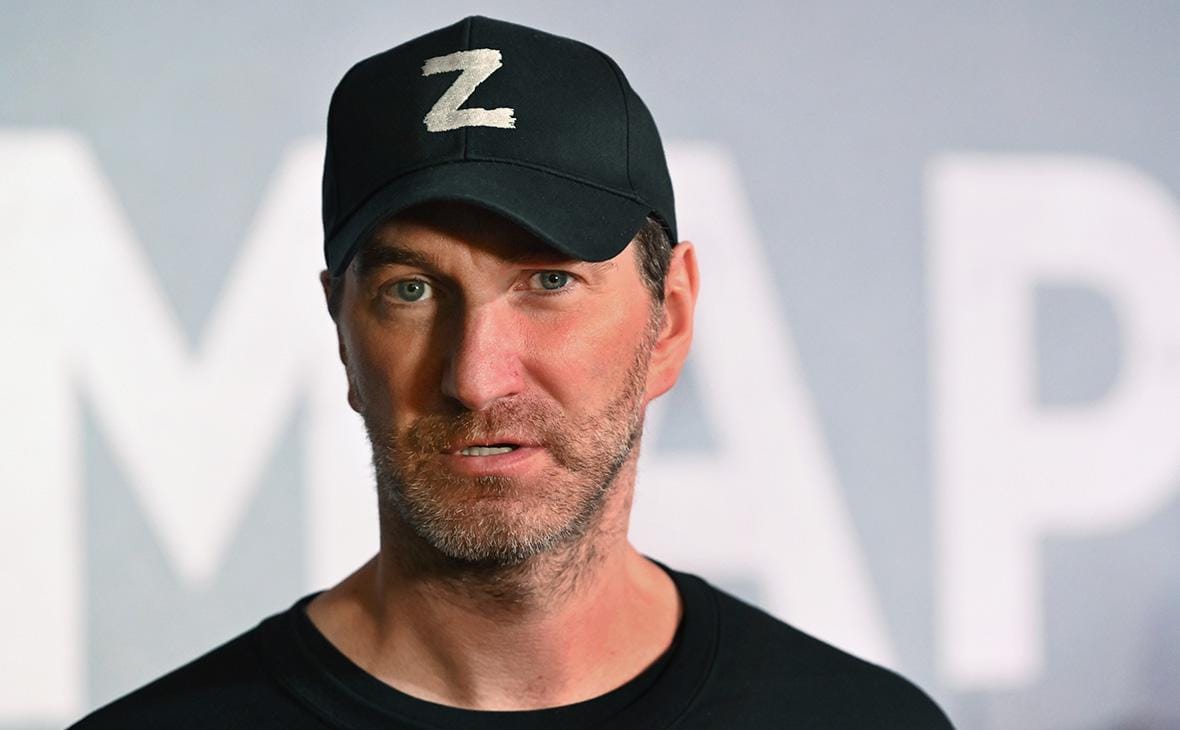 Открытый гей Антон Красовский заявил, что признание ЛГБТ экстремистской организацией необходимо для истории России, и он «смиряется»