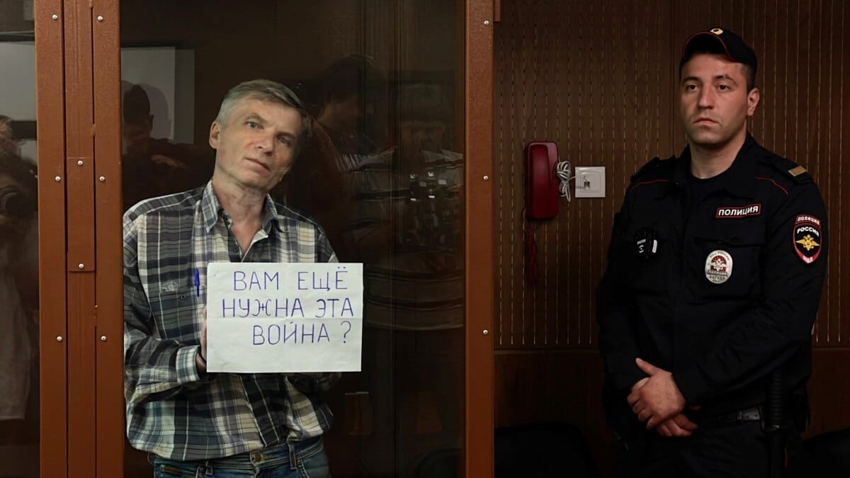 Осужденного за «фейки» Горинова лишают сна в колонии. Его поставили на учет как склонного к побегу и проверяют каждые 2 часа по ночам