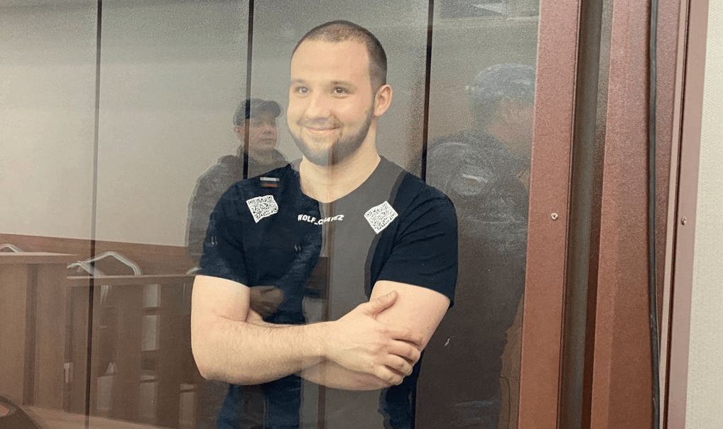 Илью Бабурина, пытавшегося поджечь военкомат в Новосибирске, приговорили к 25 годам колонии 