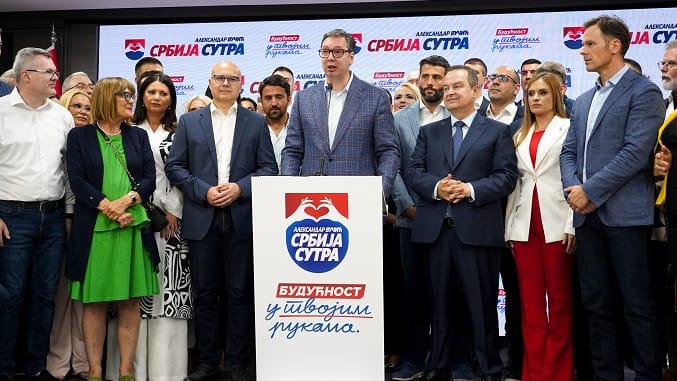 Правящая партия президента Вучича победила на повторных муниципальных выборах в Сербии из-за разобщенности оппозиции — политолог Джокич