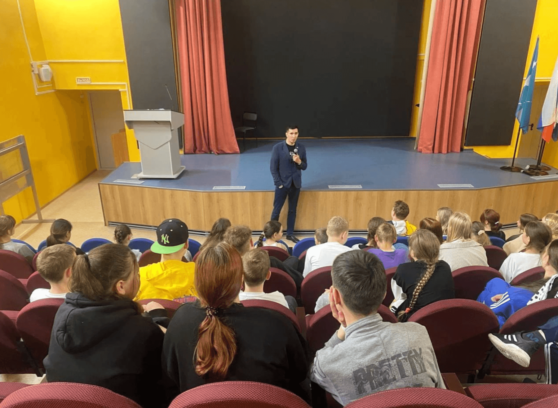 Осужденный за жестокое убийство целой семьи экс-вагнеровец рассказал сахалинским школьникам о семейных ценностях