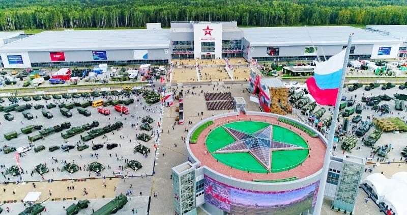 Бывших сотрудников конгрессно-выставочного центра «Патриот» Минобороны РФ обвинили в получении взятки