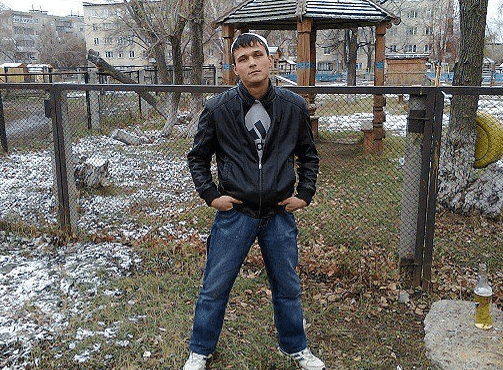 «Изнасиловал, убил и выколол глаза». В Челябинской области на стенде «героев СВО» оказался освобожденный из колонии убийца и маньяк