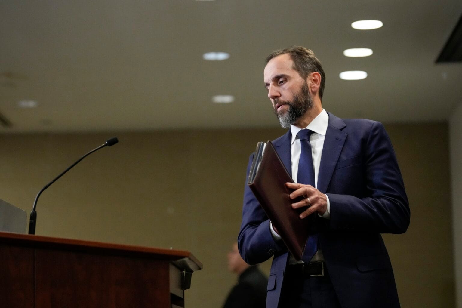 Спецпрокурор Джек Смит, расследовавший дела о штурме Капитолия и обращении Трампа с секретными документами, подал в отставку