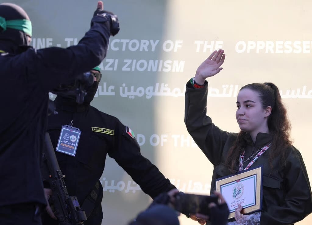 В Израиль вернулась заложница ХАМАС, военнослужащая ЦАХАЛ Агам Бергер. Ожидается передача еще семи заложников