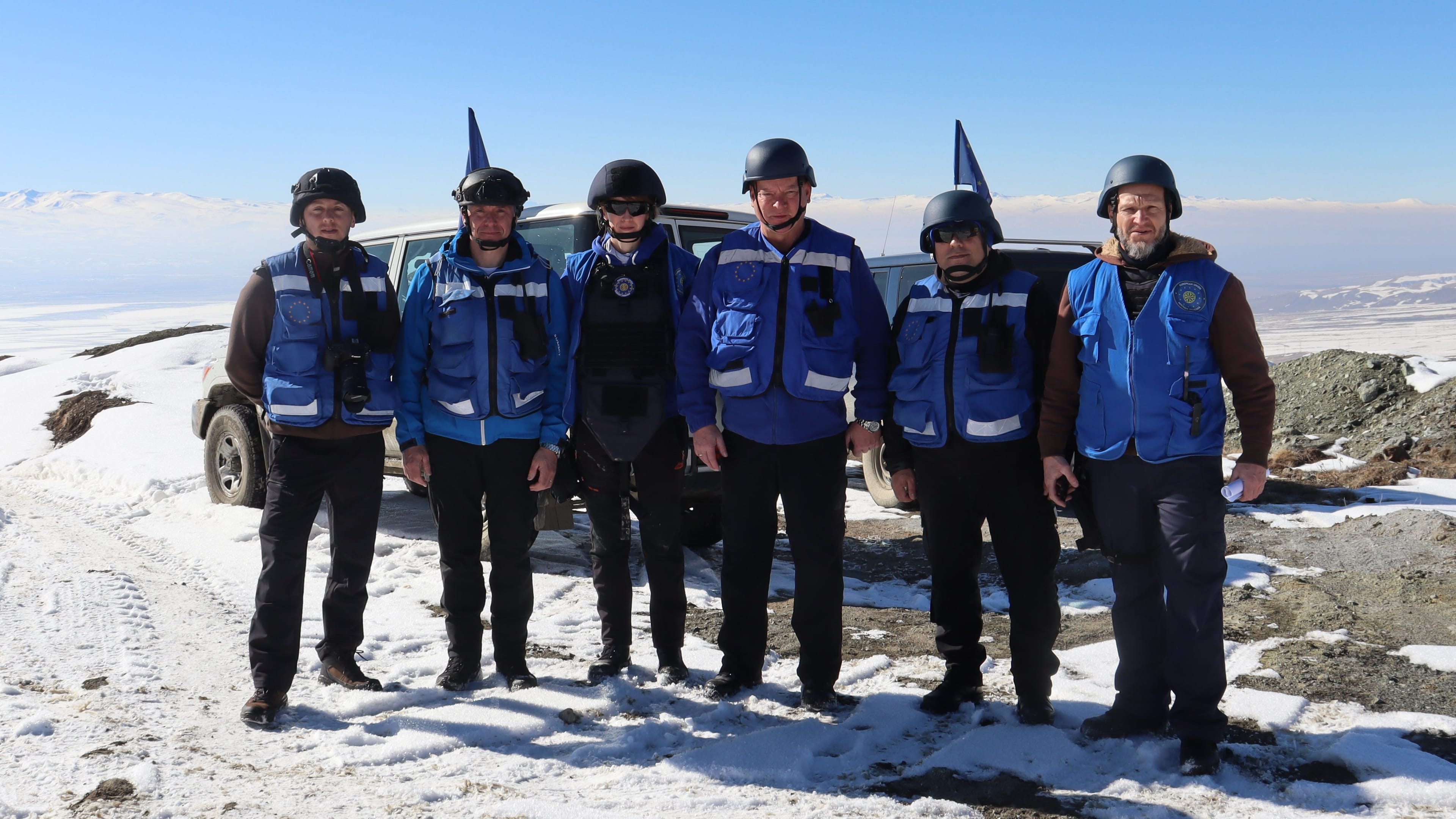 Евросоюз одобрил продление гражданской миссии в Армении. Сотрудники миссии патрулируют границу с Азербайджаном