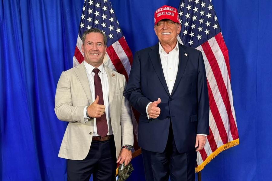 Трамп заявил, что его советник, добавивший журналиста в секретный чат, — «хороший парень». Он мог нарушить сразу несколько законов — эксперт