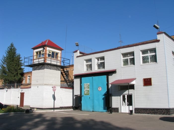 Сотрудников ФСИН приговорили к 4 и 5 годам заключения за организацию в колонии нелегального цеха, где погибли заключенные