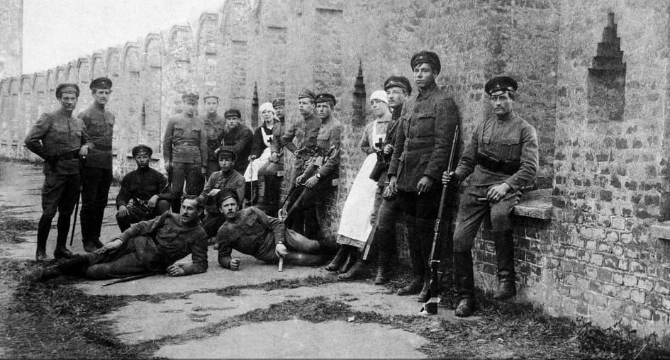 За сто лет до Пригожина. История провала бунта левых эсеров против большевиков из-за мирного договора с Германией в 1918 году