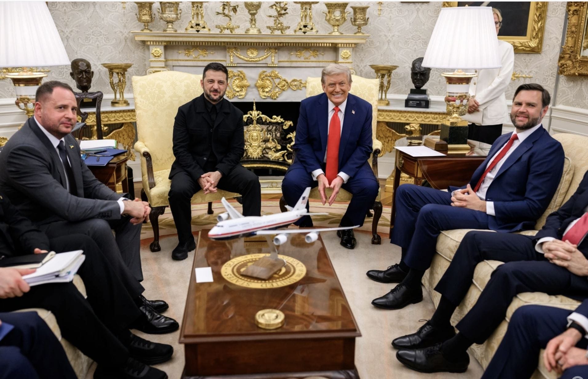 Зеленский: «Мы ценим сигнал от США о готовности поддержать и быть частью гарантий безопасности Украины»