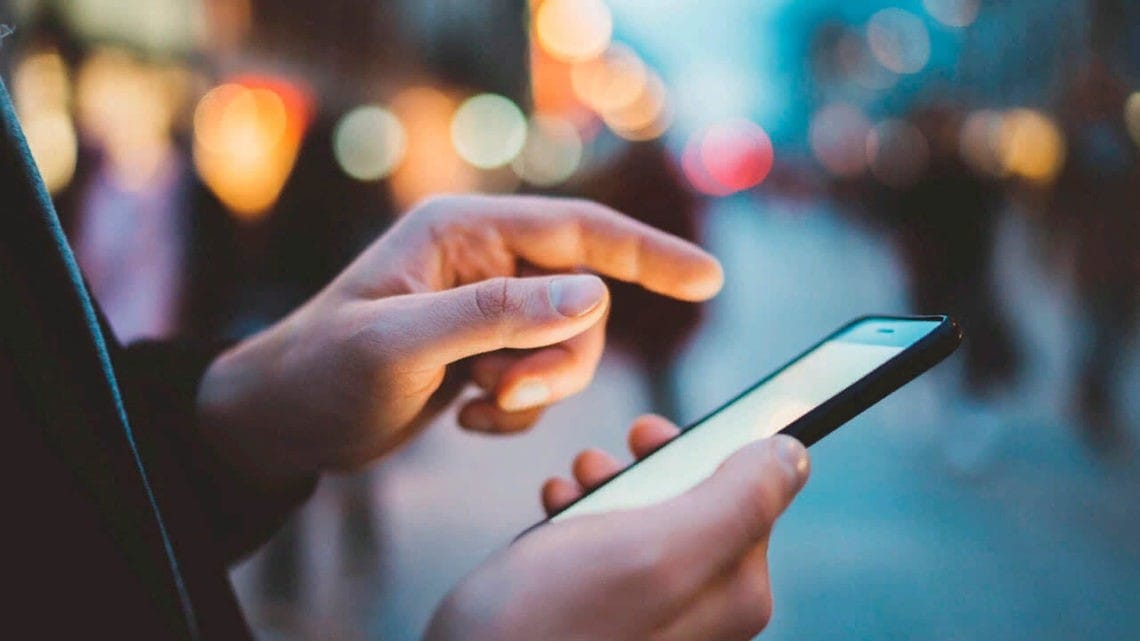 Минцифры подготовило белый список из 57 сервисов, которые будут работать во время отключений интернета. Туда попали стриминги и букмекеры