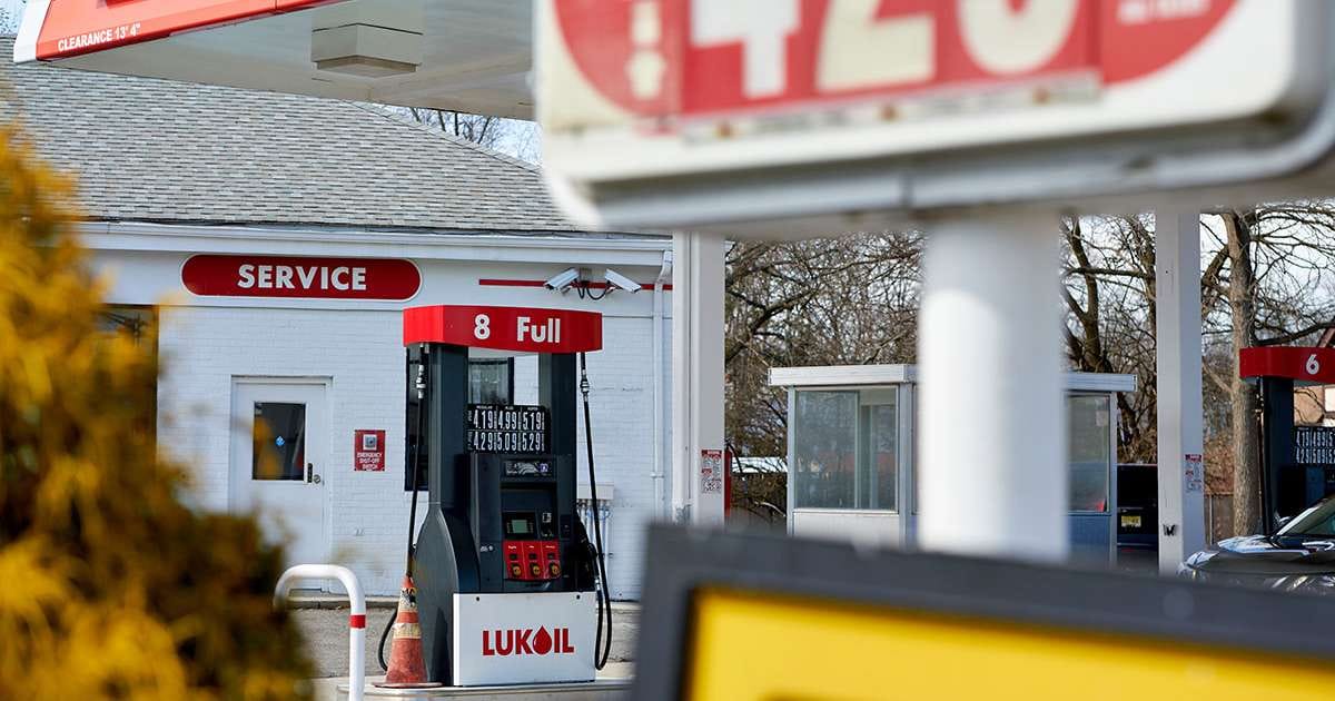 США продлили разрешение на операции с зарубежными заправками «Лукойл» 