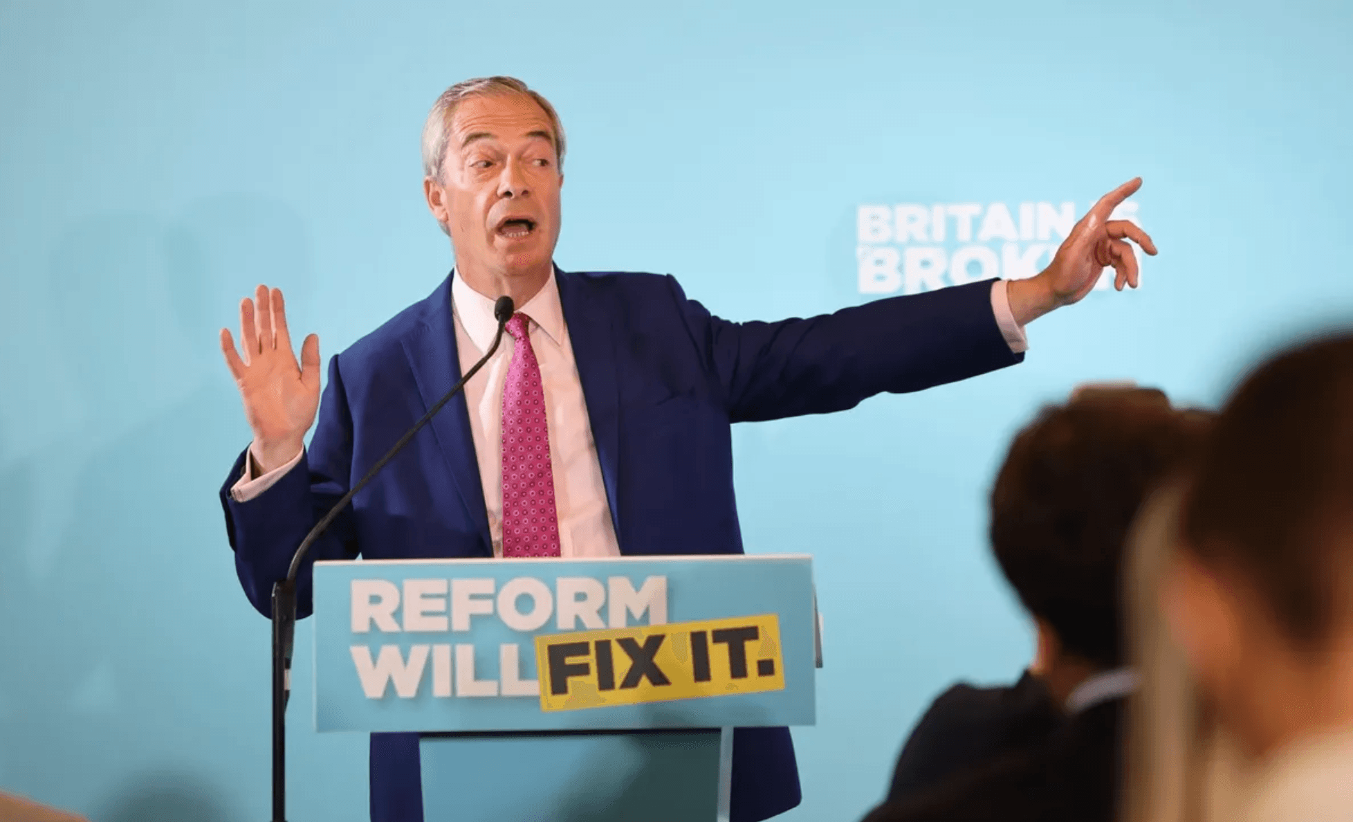 Фарадж поймал кураж. Как маргинальный популист превратился в лидера самой популярной партии Британии