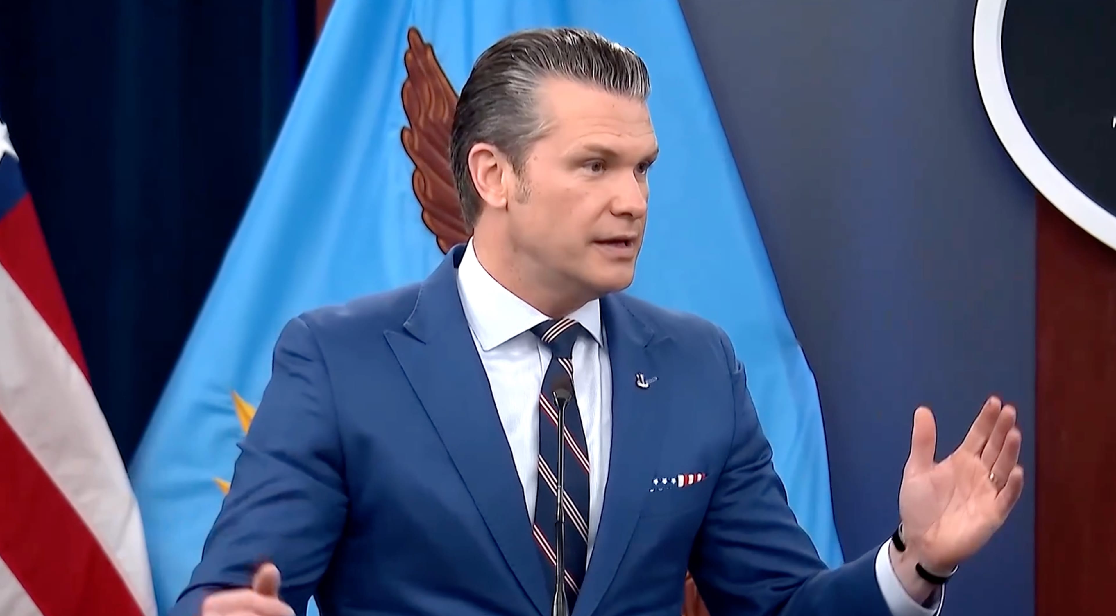 Глава Пентагона Хегсет пообещал вести войну с Ираном до поражения противника, хотя Трамп до этого обещал, что она закончится «очень скоро»