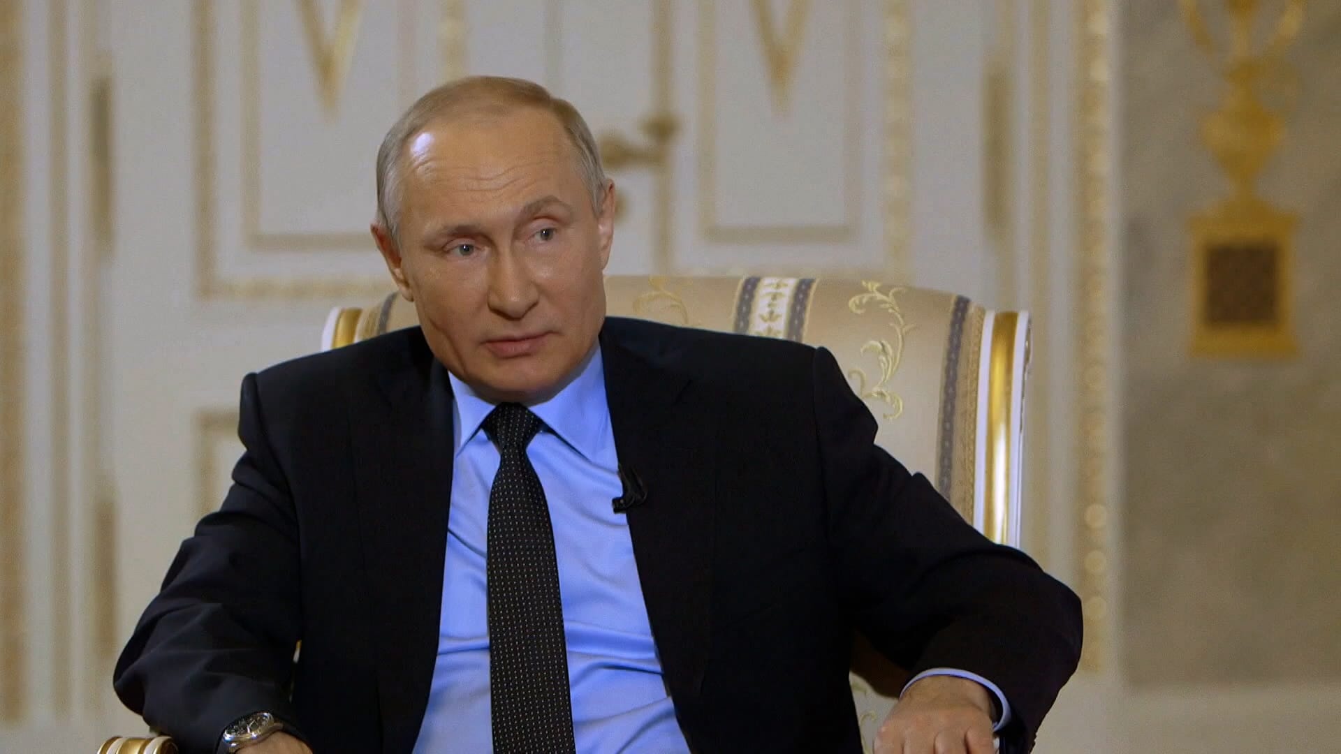 «Жил как все, приходилось подрабатывать извозом». 5 избранных фейков из фильма с Владимиром Путиным «Россия. Новейшая история»