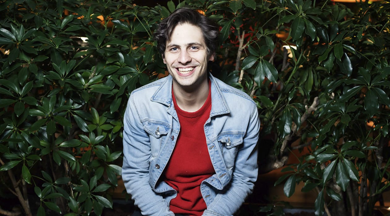 Большой театр отменил премьеры выступившего против войны режиссера Молочникова после жалоб сторонников Прилепина