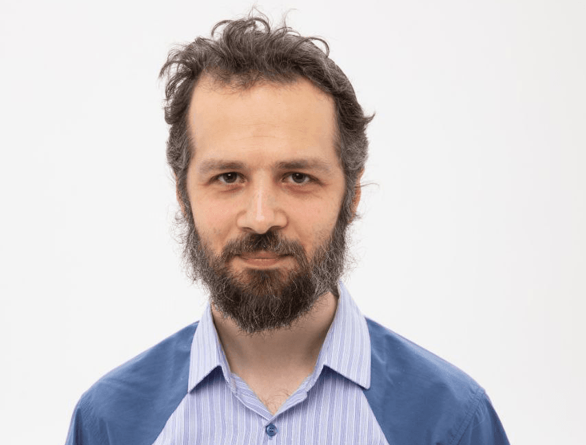 В Москве задержан кандидат в муниципальные депутаты Никита Аркин, его обвиняют в демонстрации экстремистской символики