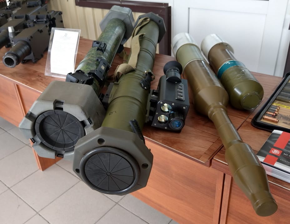 Российские СМИ: Неизвестные напали на отдел полиции в Херсоне и выстрелили из гранатомета