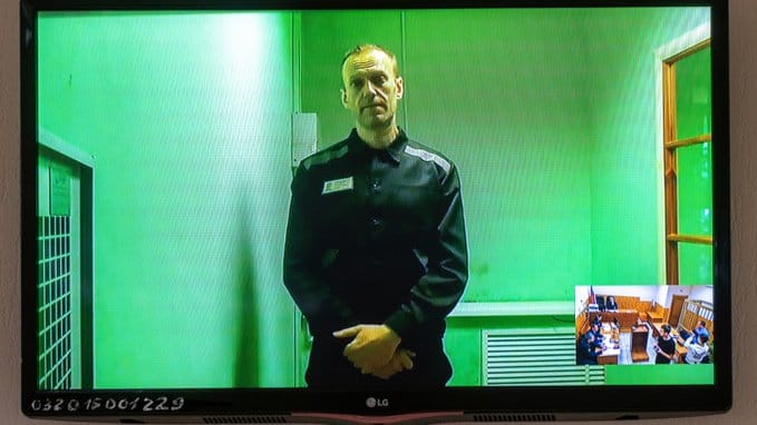 Региональные депутаты подписали открытое письмо в поддержку Навального