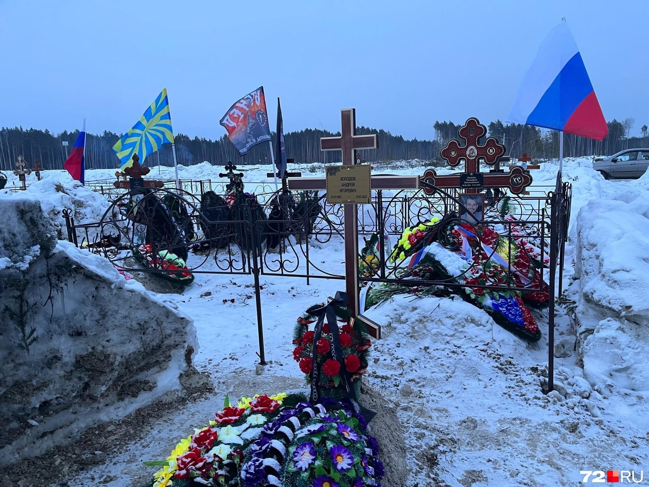 В Тюмени на Аллее славы похоронили убийцу и участника «банды лжемилиционеров», который был завербован в ЧВК Вагнера