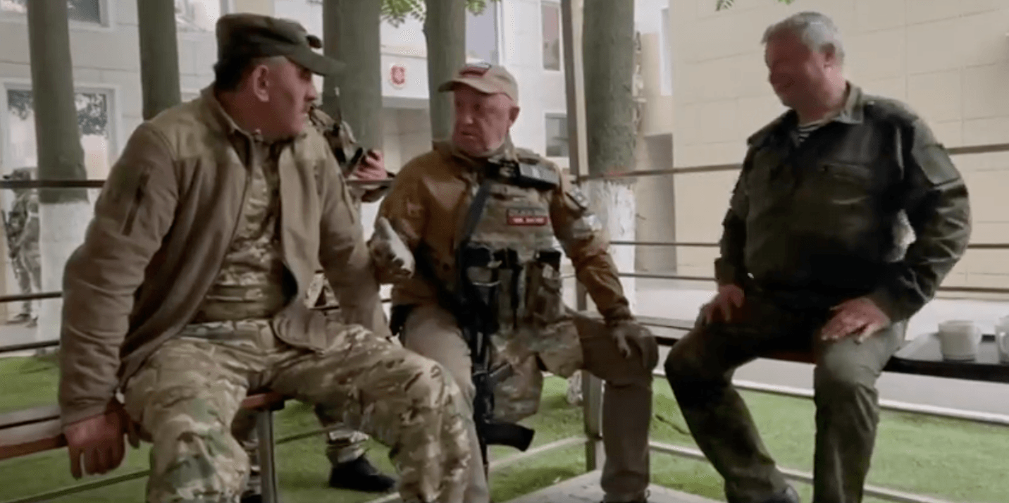 Пригожин опубликовал видео, где он в Ростове отчитывает замглавы ГРУ Алексеева и замминистра обороны Евкурова