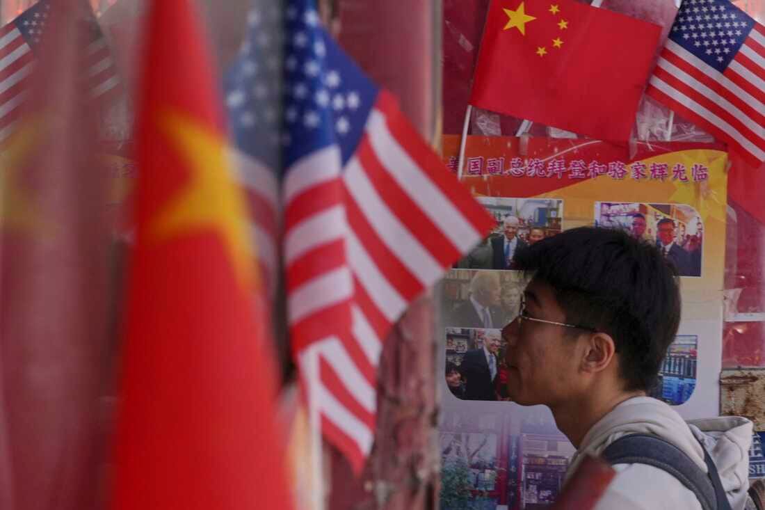 Китайские соцсети цензурируют контент о пошлинах Трампа — Reuters