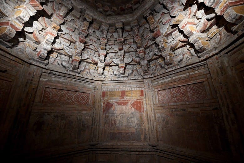 Китайские археологи обнаружили в древней гробнице сосуд с неизвестной жидкостью возрастом 2 тысячи лет