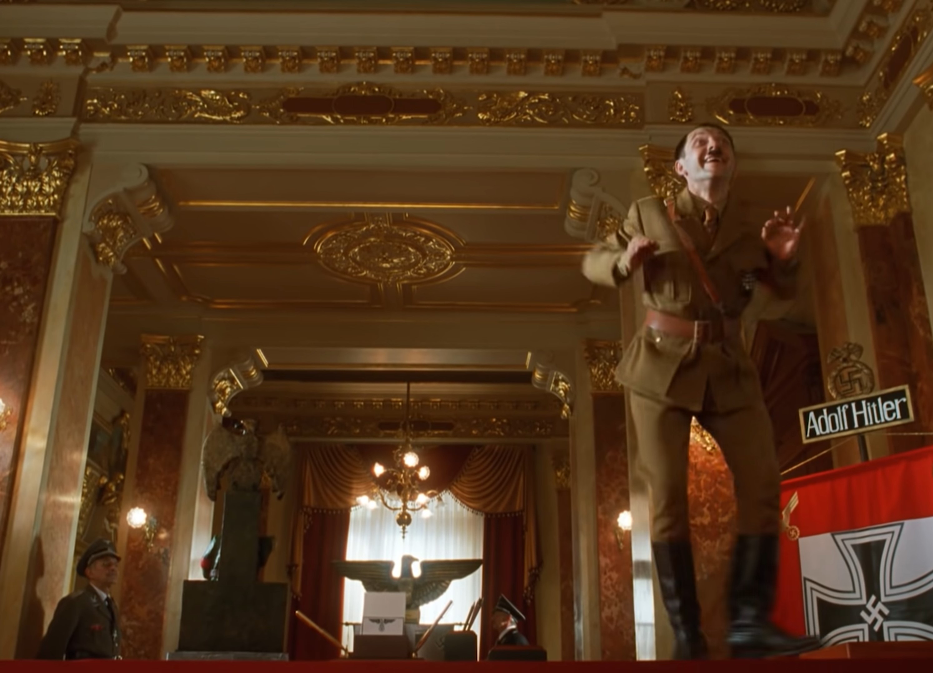 Михаил Крылов в роли Гитлера в фильме «Гитлер капут»