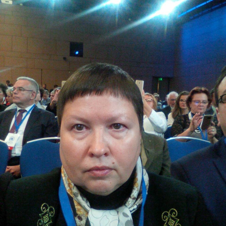 Елена Сутормина