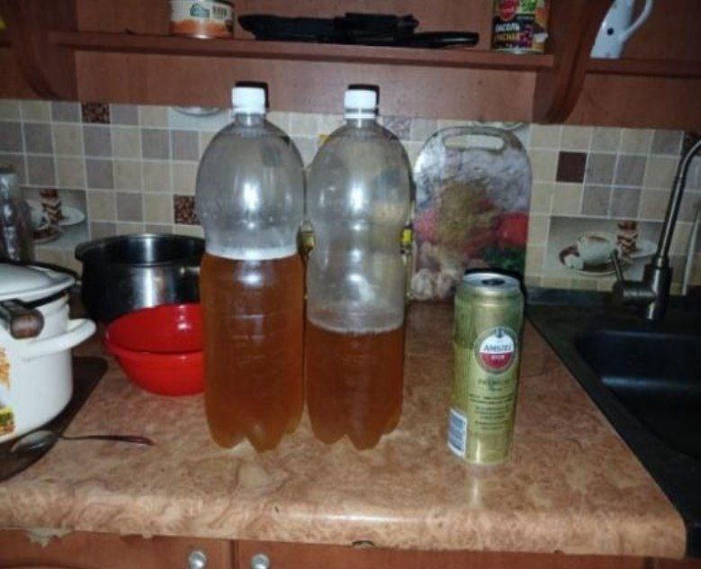 Уничтоженное российской военной полицией прокисшее пиво