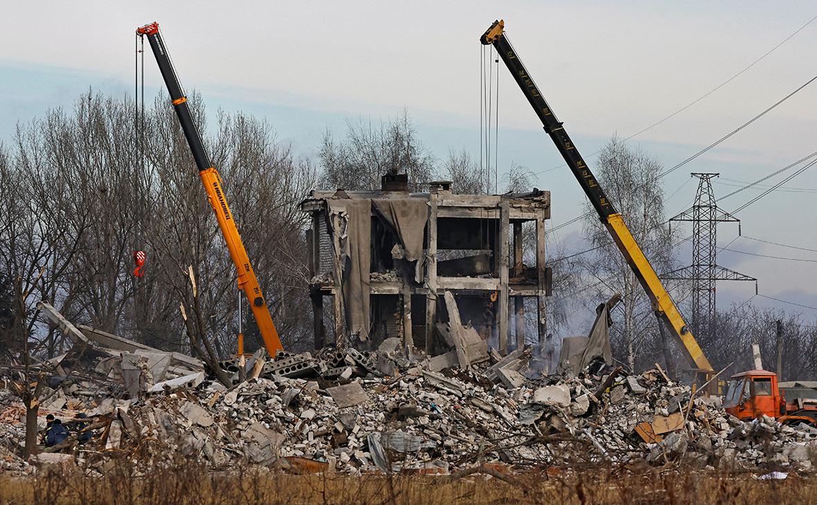 Последствия обстрела лагеря российских солдат в Макеевке с использованием системы HIMARS, 4 января 2023 года. Погибло по разным оценкам от 133 до 142 военных