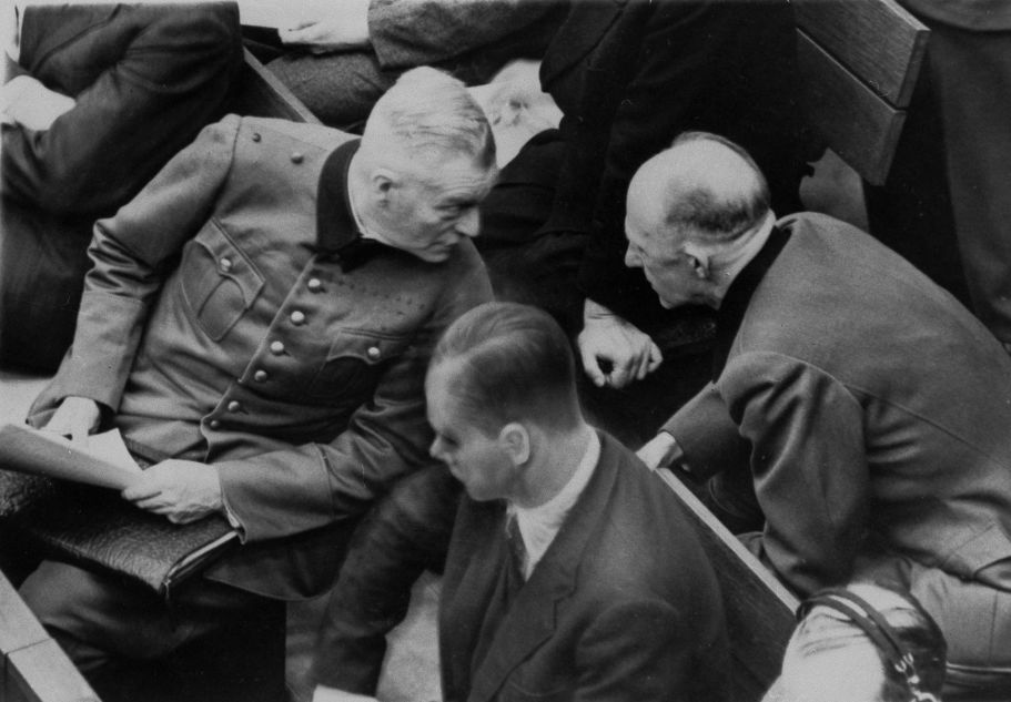 Вильгельм Кейтель и Альфред Йодль на скамье подсудимых