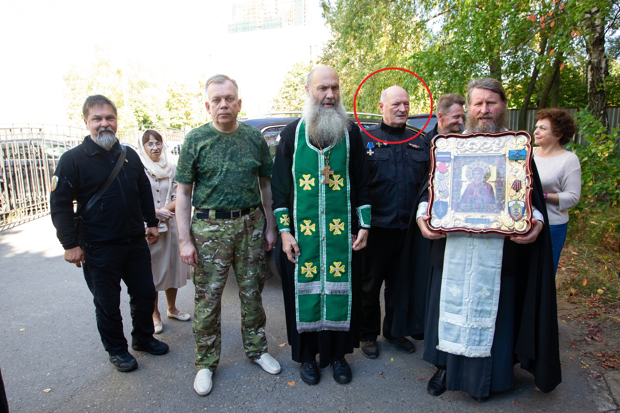 Ветеран КГБ Сергей Поляков (второй справа)