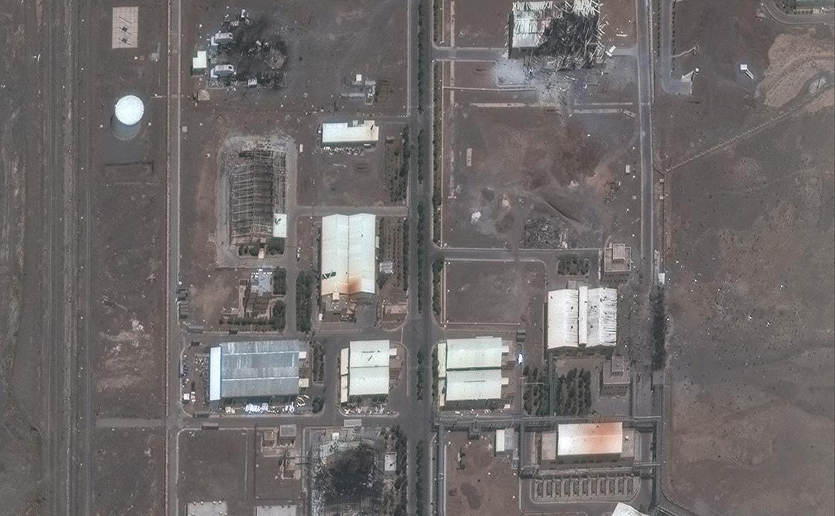 Разрушения на объекте в Натанзе после ударов Израиля по Ирану