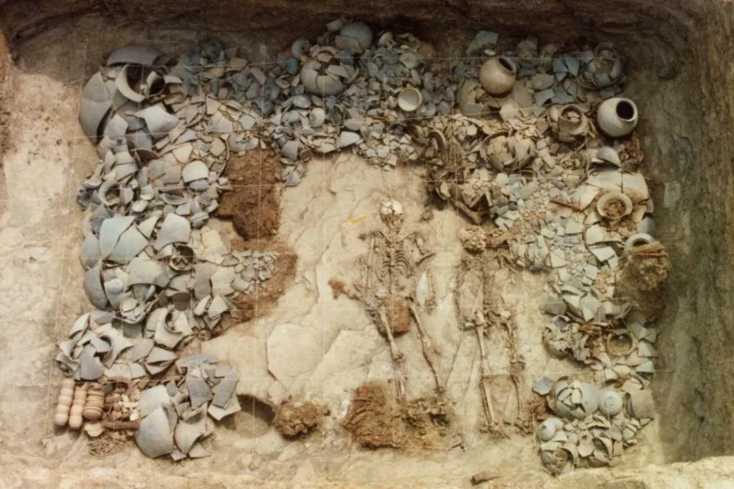 Одно из захоронений в Имдан-Джоёне